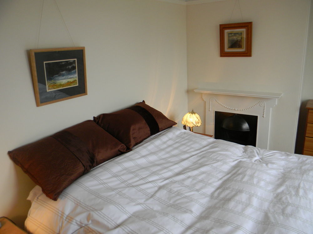 Ugiebrae House Bed & Breakfast Bed & Breakfast Seahouses Exterior photo